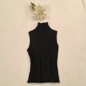 ILYSSA MAXX stunning blouse.